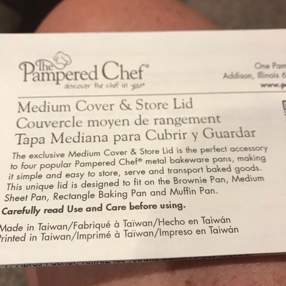 Pampered Chef medium cover & store lid